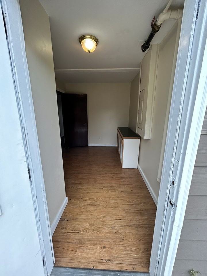 529 West River Road - Photo 5 of 19