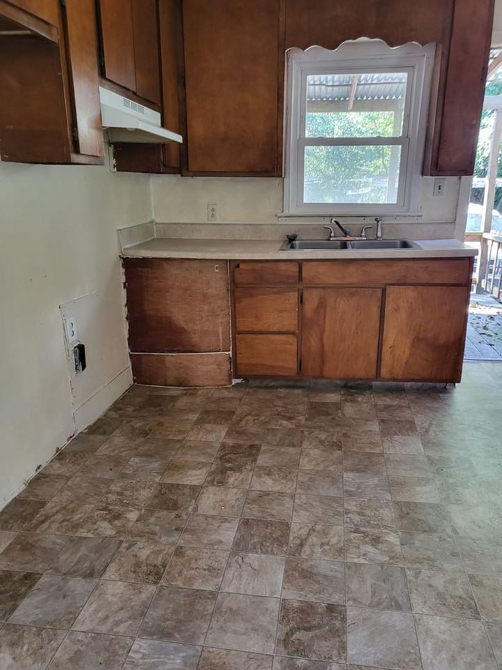 1106 Barton Drive - Photo 3 of 7