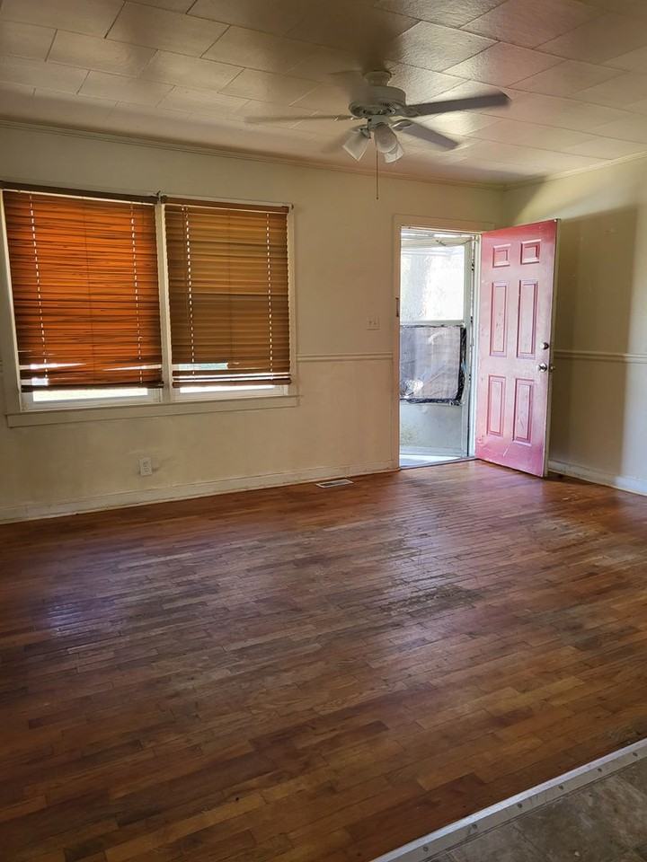 1106 Barton Drive - Photo 5 of 7