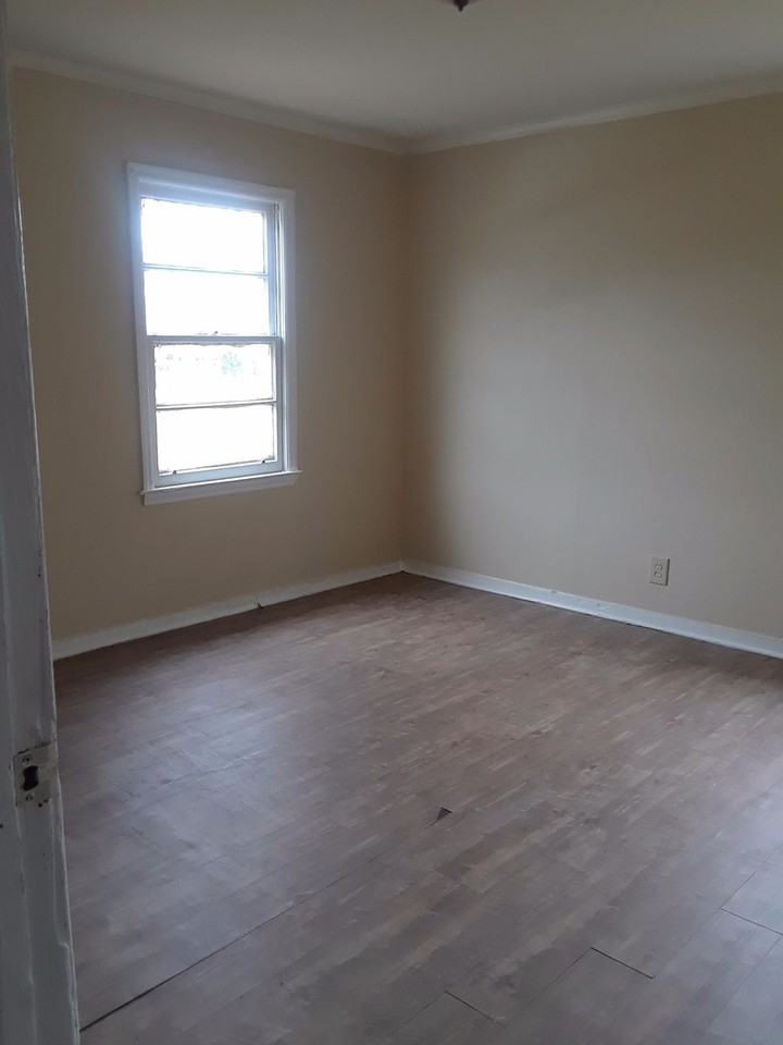 204 Sawyer Street - Photo 2 of 5