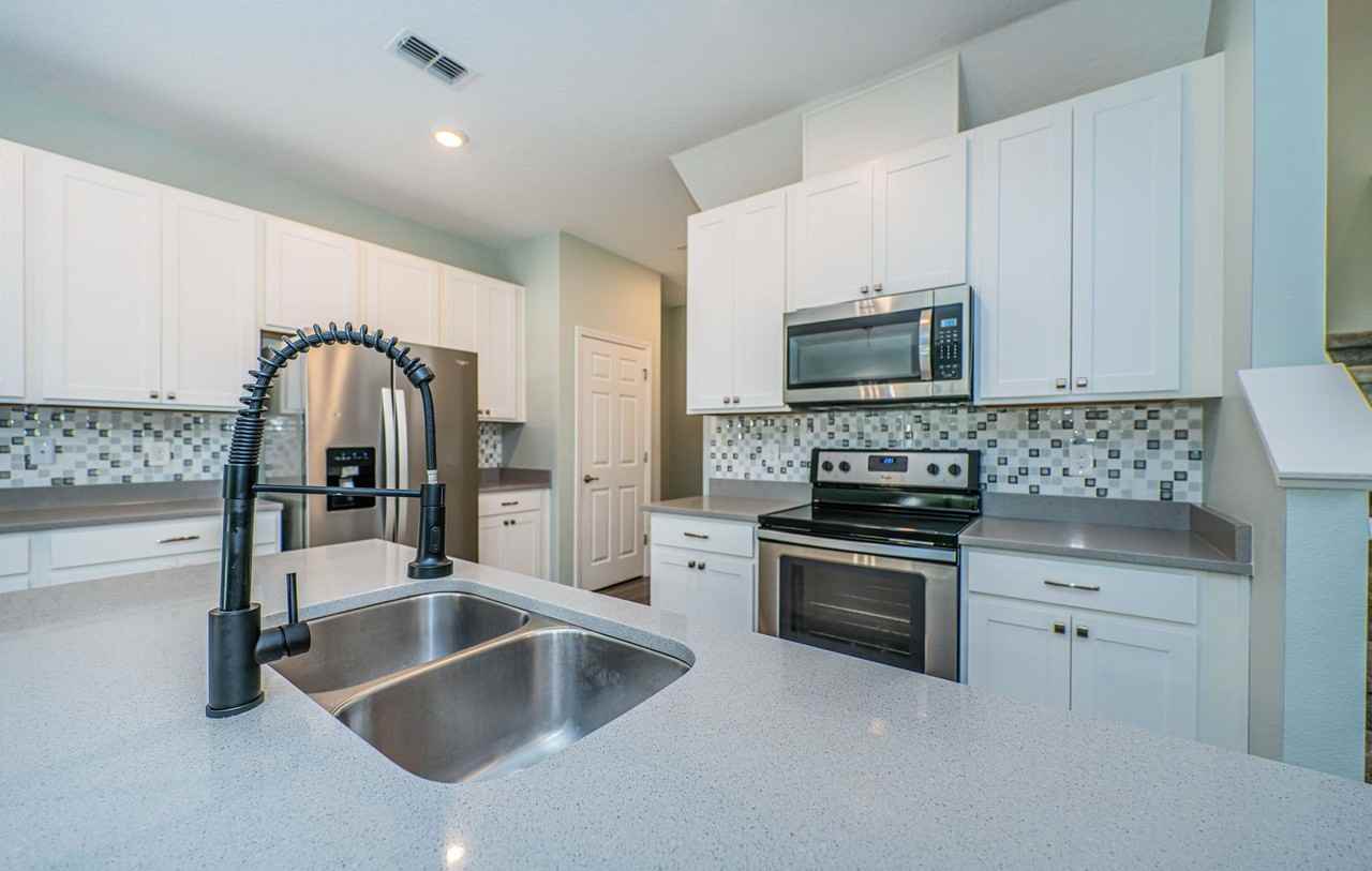 15008 Blue Quaker Pl - Photo 3 of 32