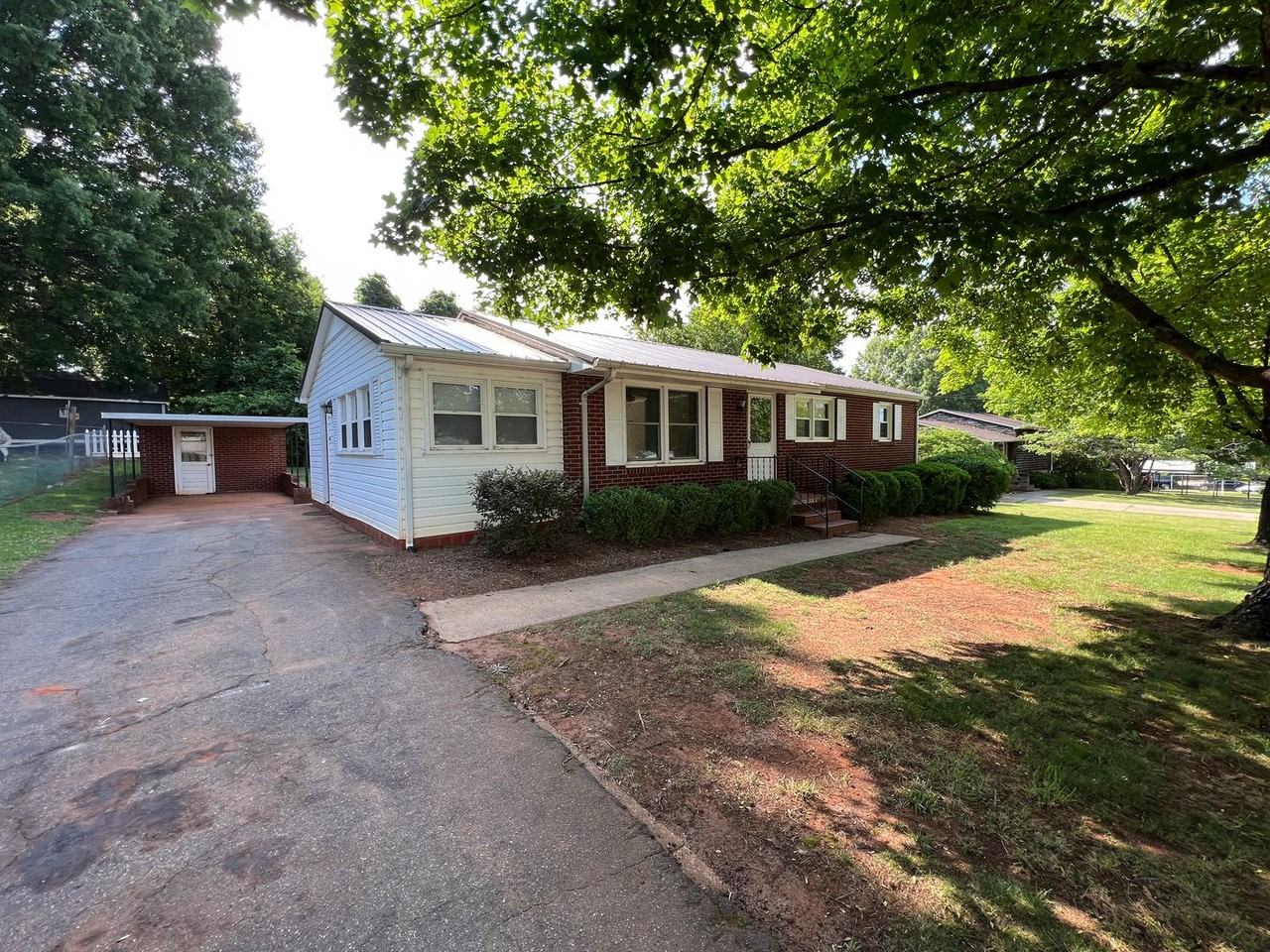 2037 North Deal Avenue - Photo 2 of 12