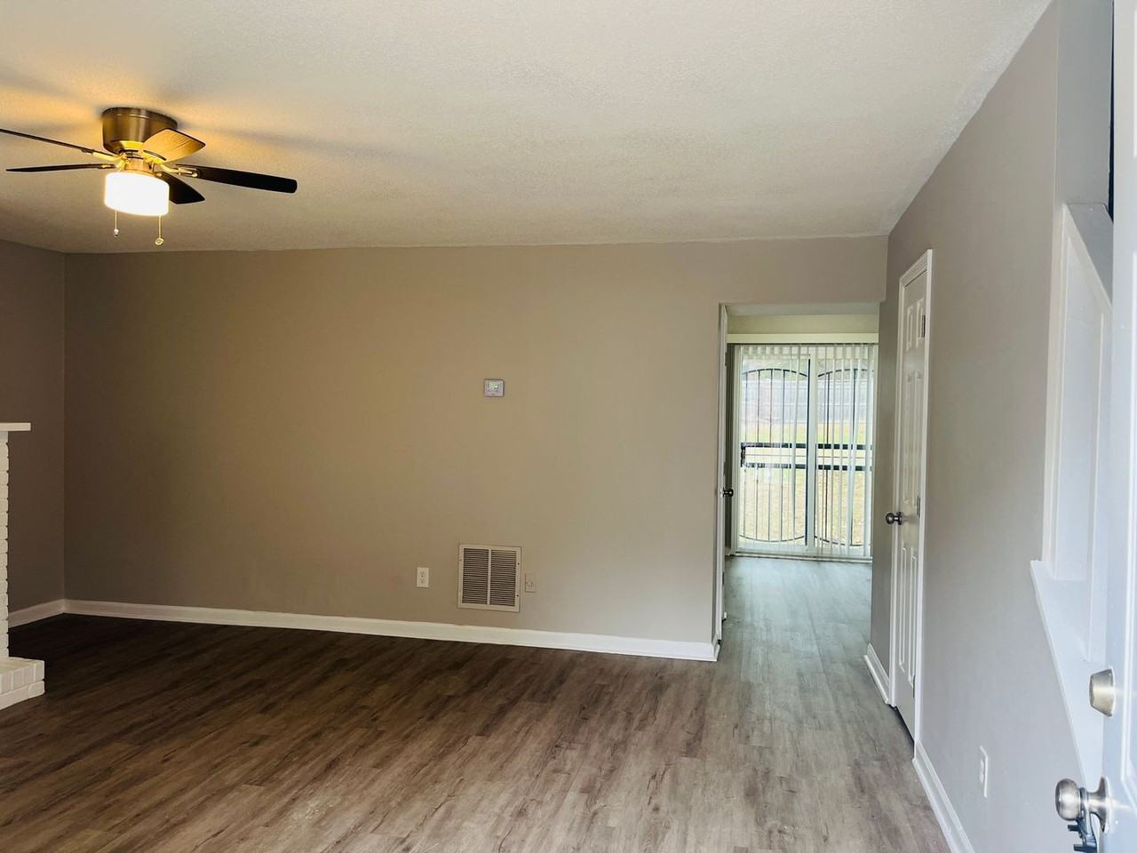 907 Silverwood Dr - Photo 2 of 23