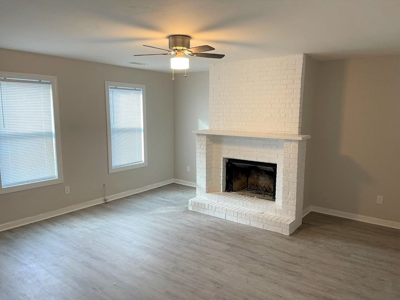 907 Silverwood Dr - Photo 3 of 23