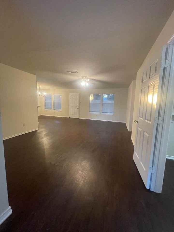 11912 Dacca Ct - Photo 3 of 10