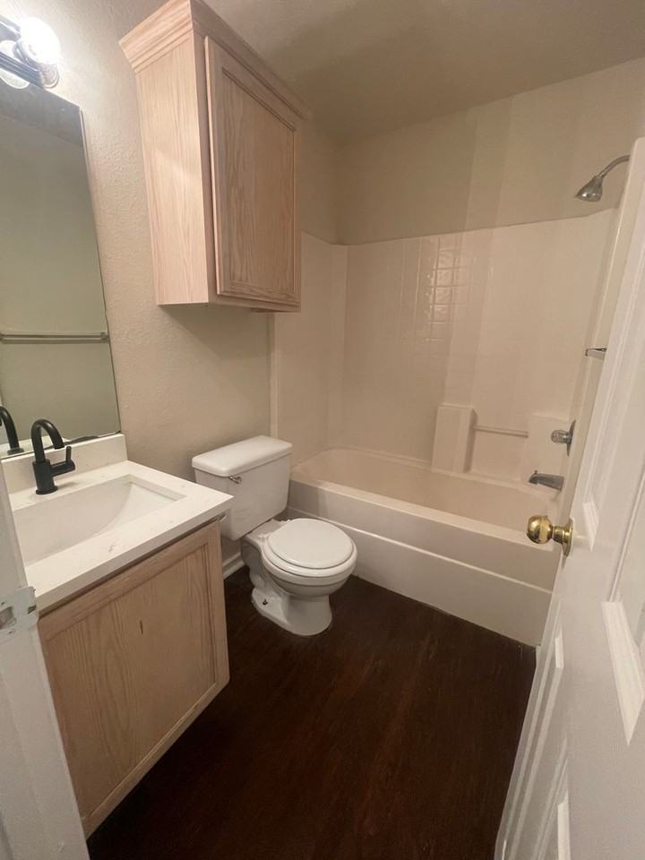 11912 Dacca Ct - Photo 4 of 10