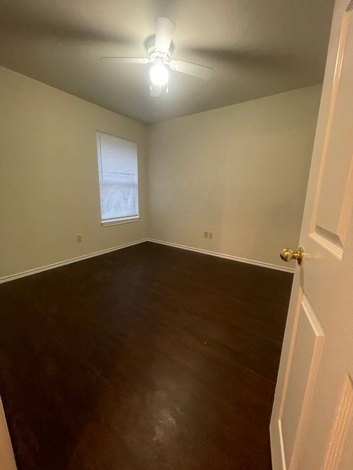 11912 Dacca Ct - Photo 6 of 10