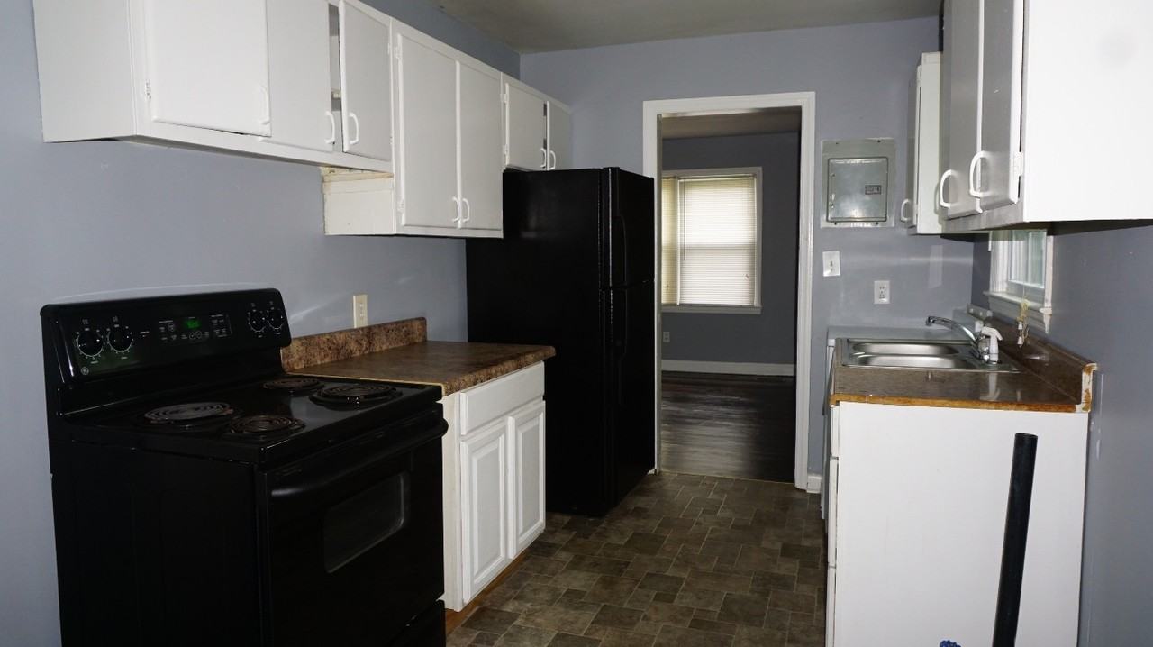 2064 Seneca Dr - Photo 3 of 20