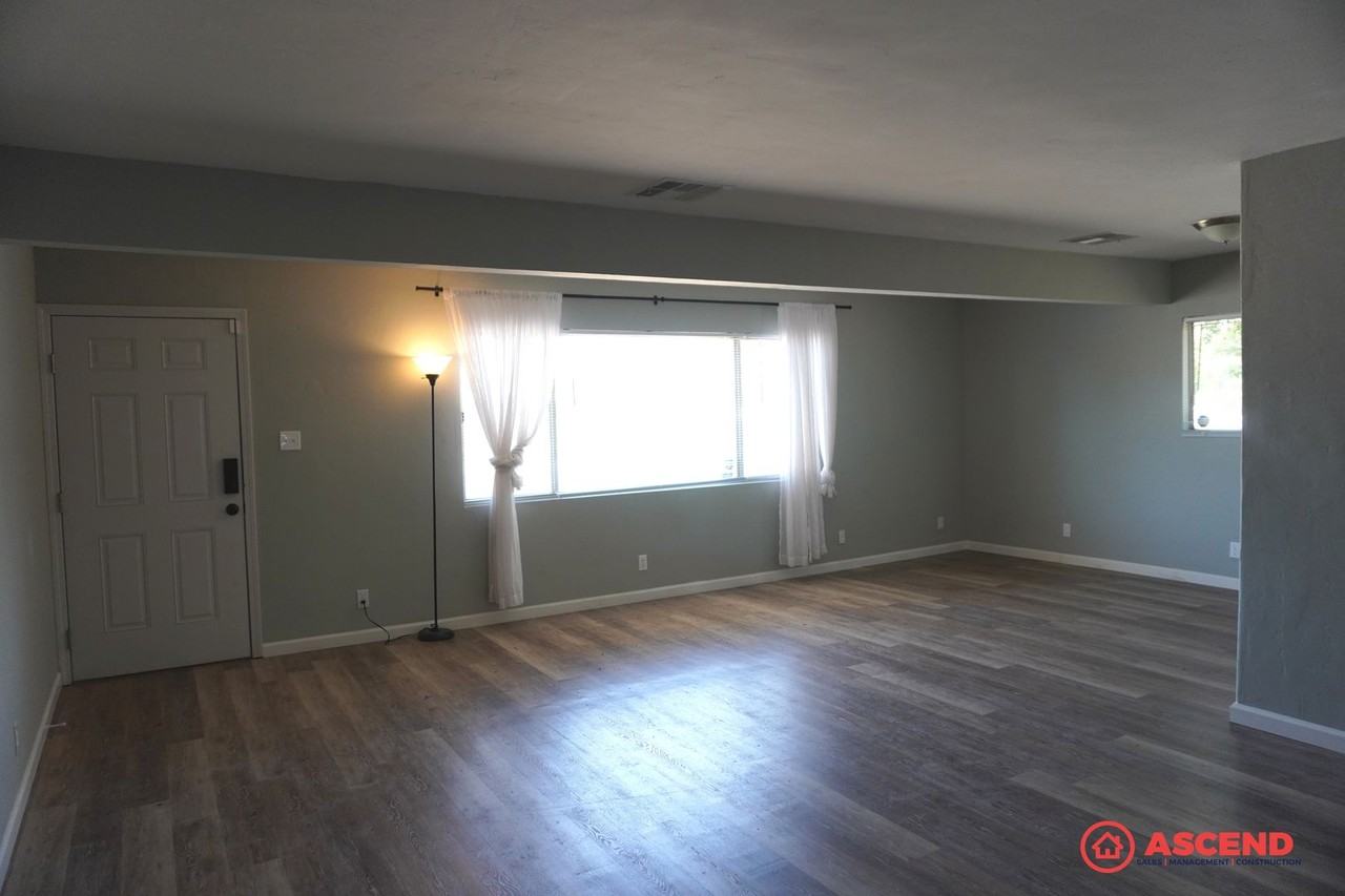 117 East Belle Avenue - Photo 3 of 24