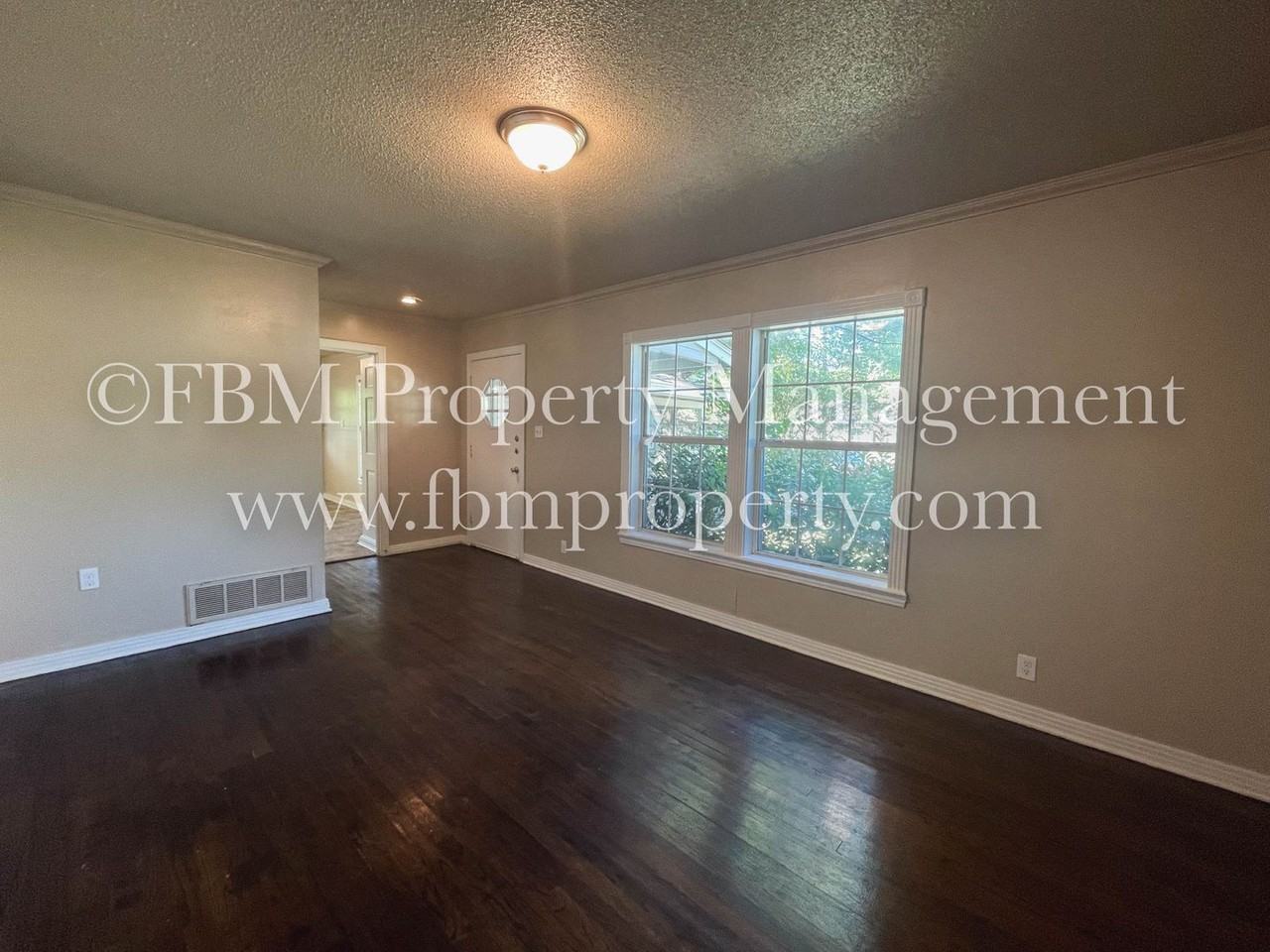 802 Dunn St - Photo 4 of 15