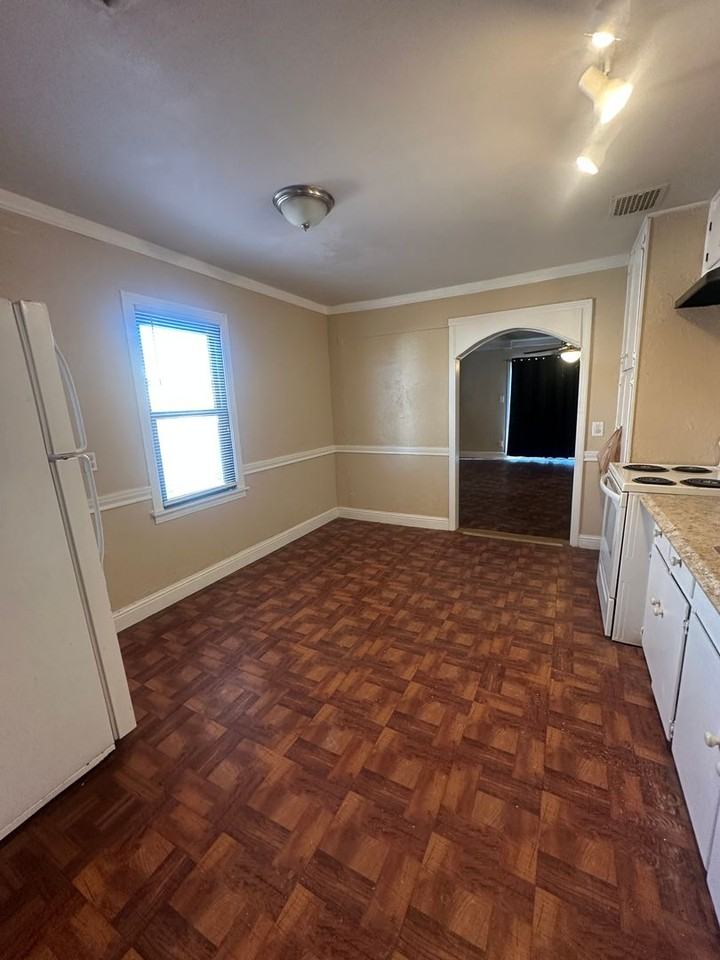 1907 South Seminole Street - Photo 4 of 9