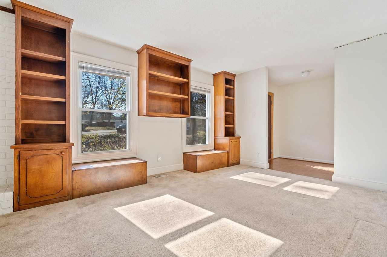 13 Pierre Pl - Photo 3 of 20