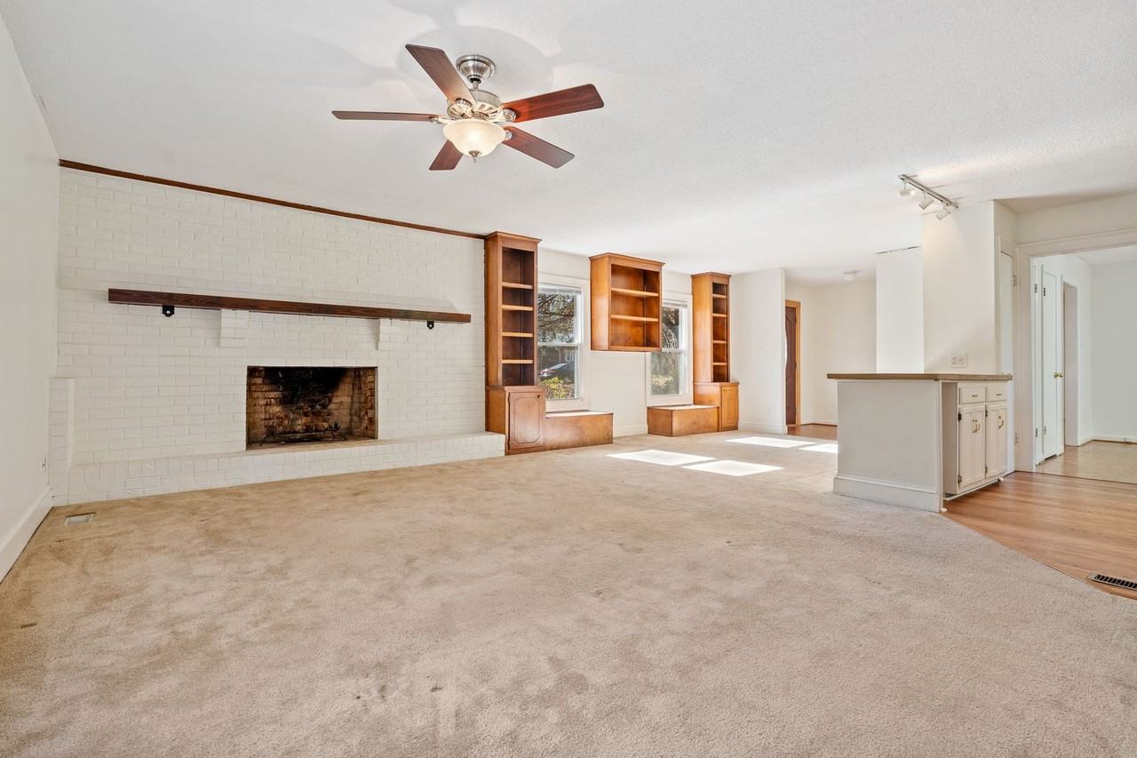 13 Pierre Pl - Photo 4 of 20