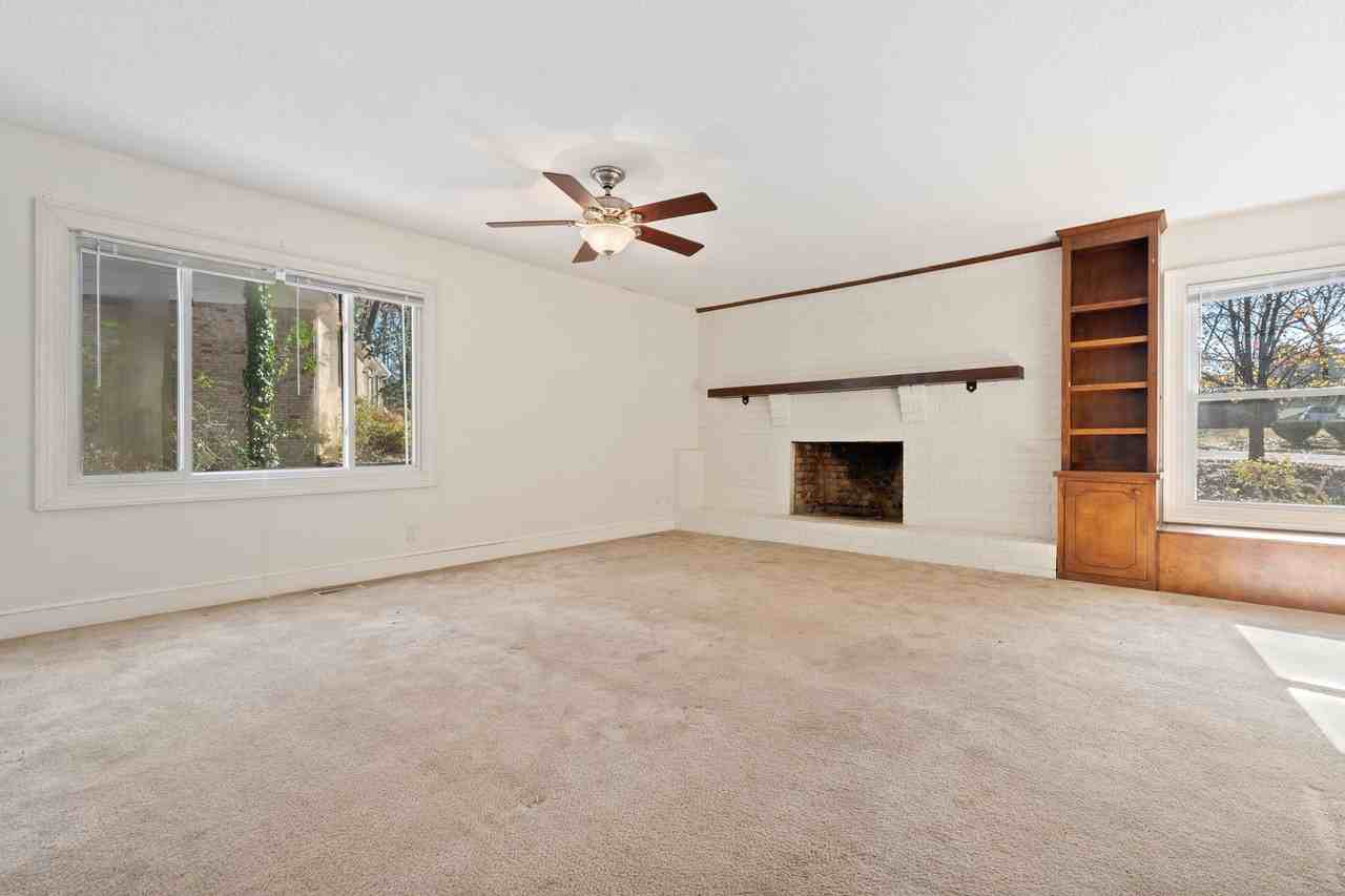 13 Pierre Pl - Photo 5 of 20