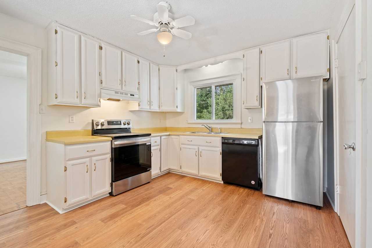 13 Pierre Pl - Photo 7 of 20