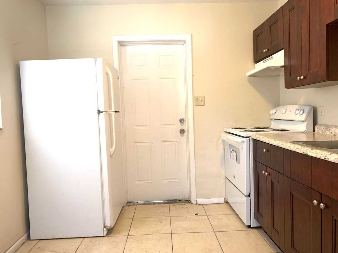 1804 E Sitka St - Photo 4 of 14