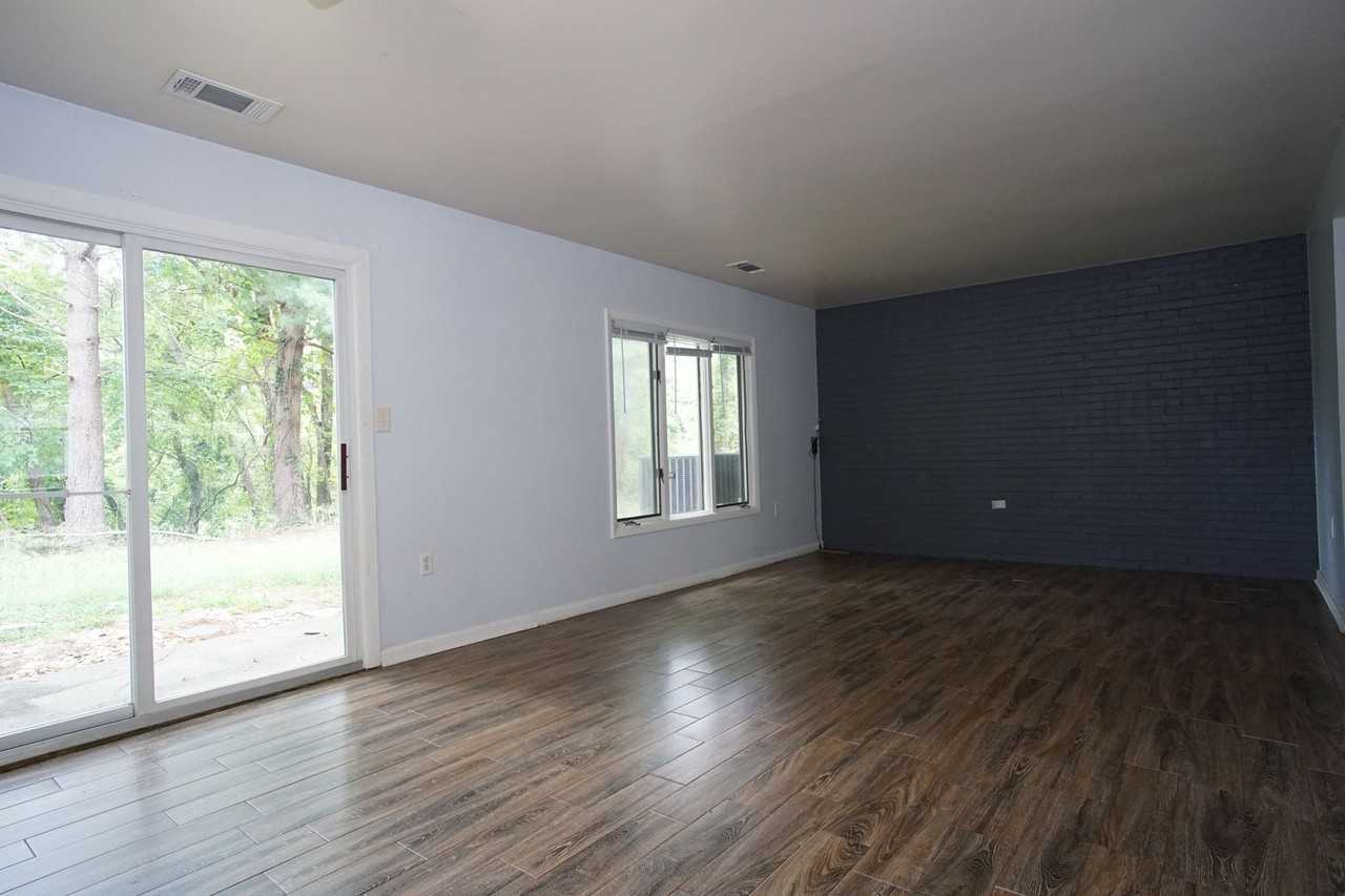 333 Shenandoah Cir - Photo 3 of 14