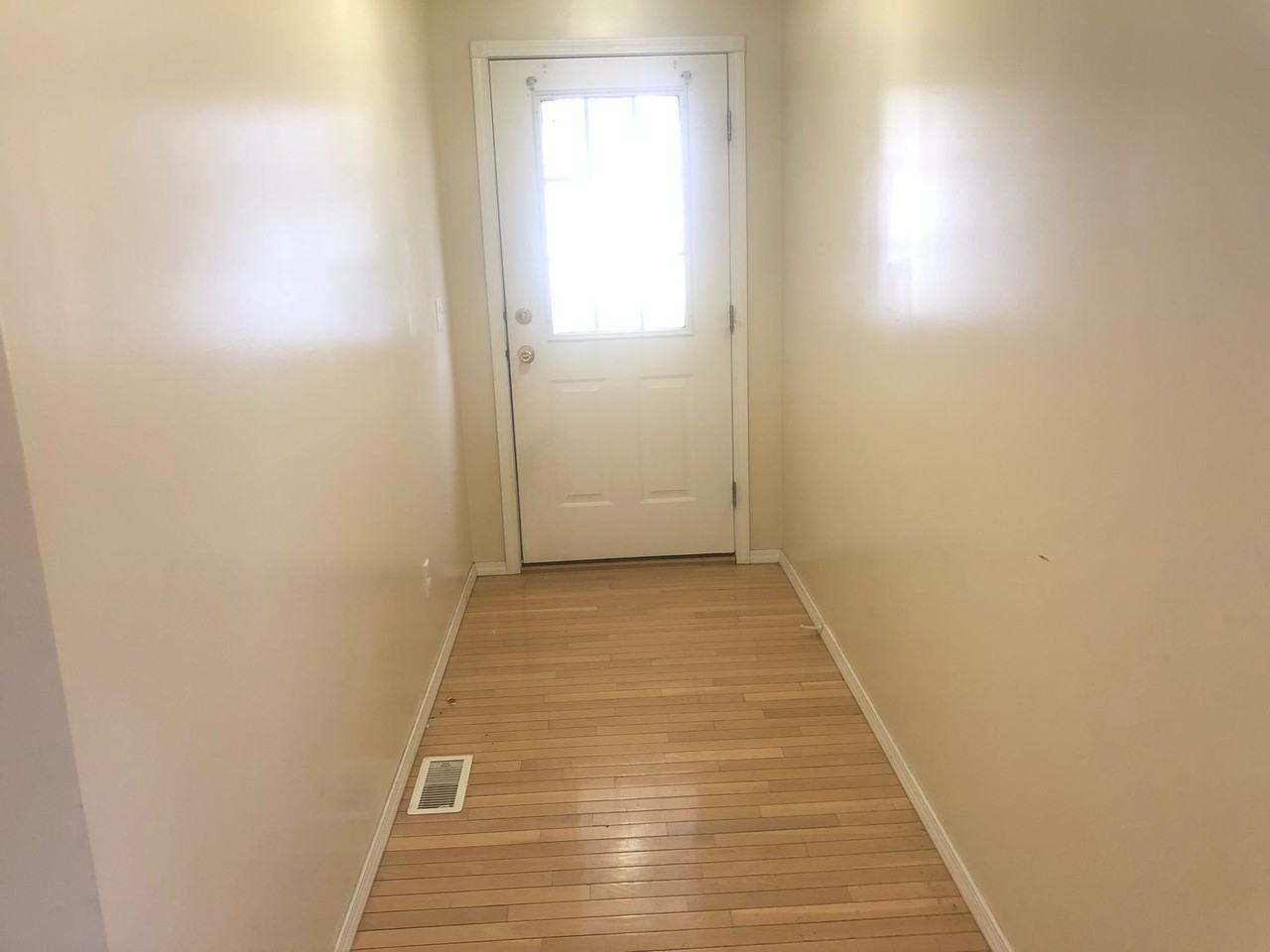 1229 Beacon Hill Ct - Photo 4 of 16