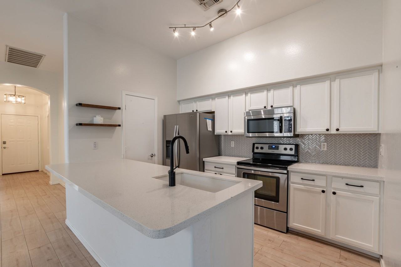 16728 S 22nd St - Photo 2 of 31