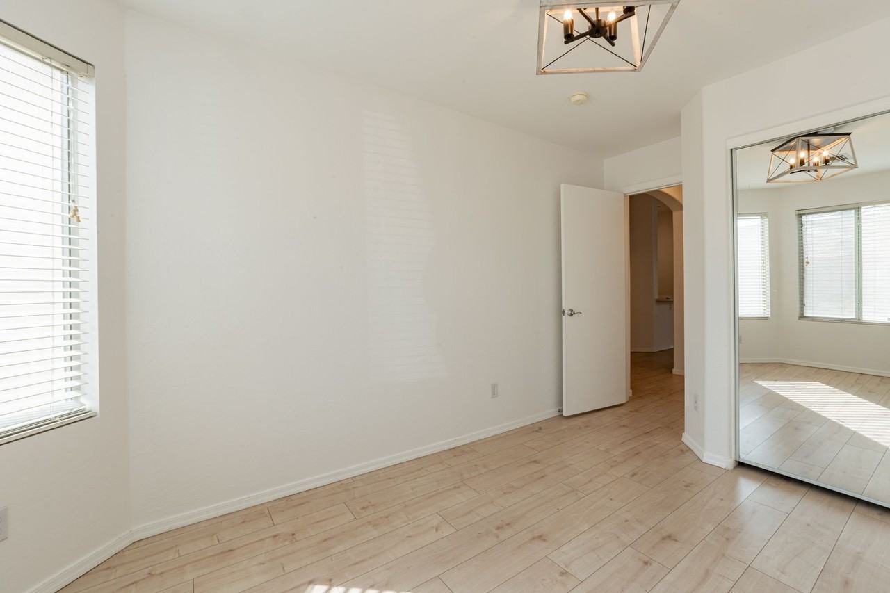 16728 S 22nd St - Photo 4 of 31