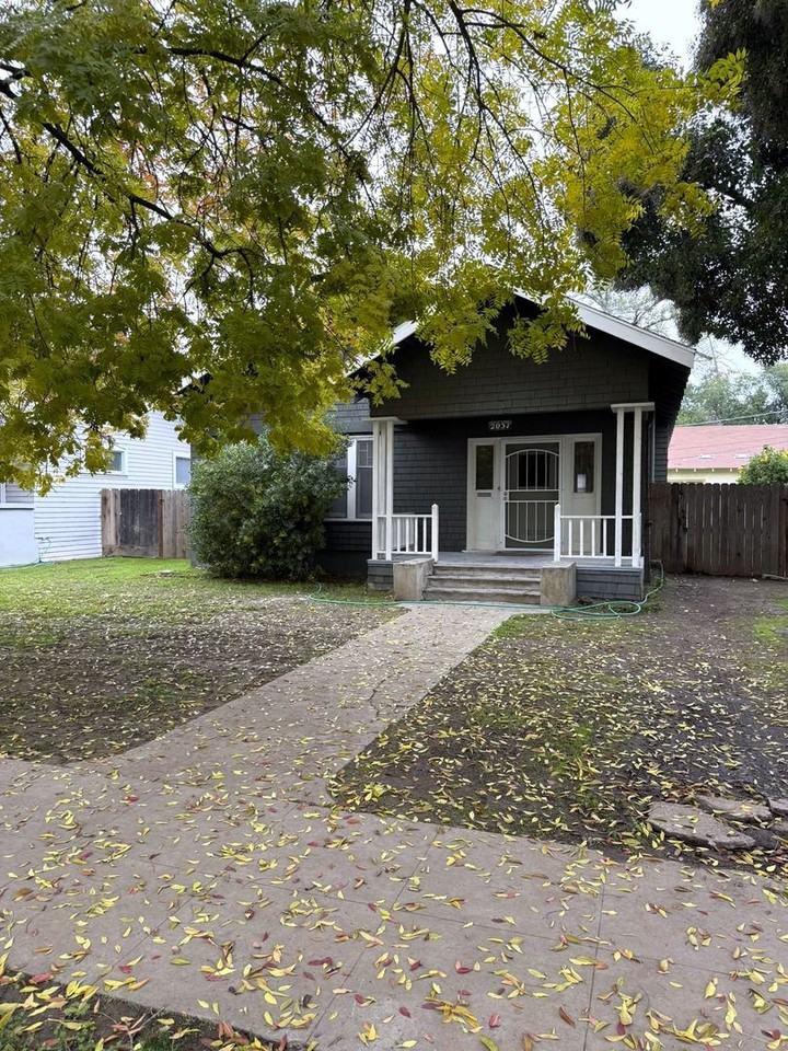 2037 O Street - Photo 2 of 22