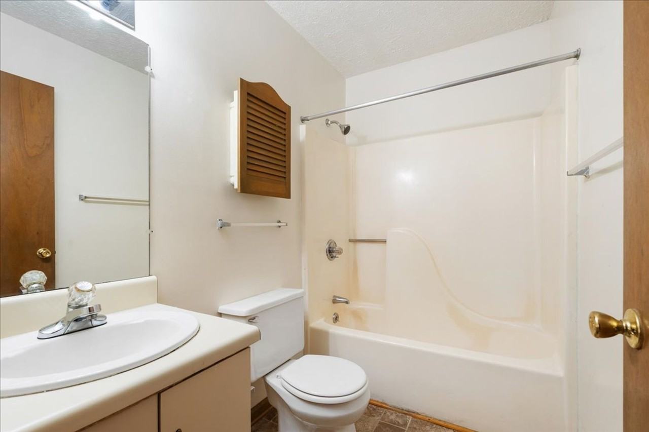 Airside Apartments - Photo 3 of 13