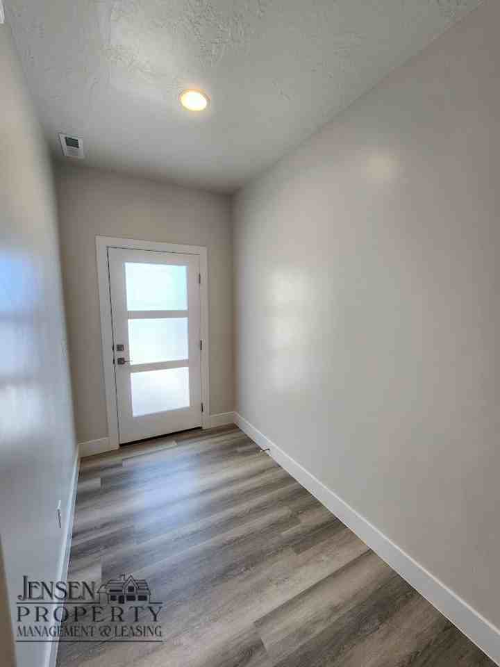 695 Eureka Alley - Photo 3 of 31