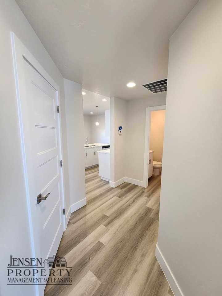 695 Eureka Alley - Photo 4 of 31