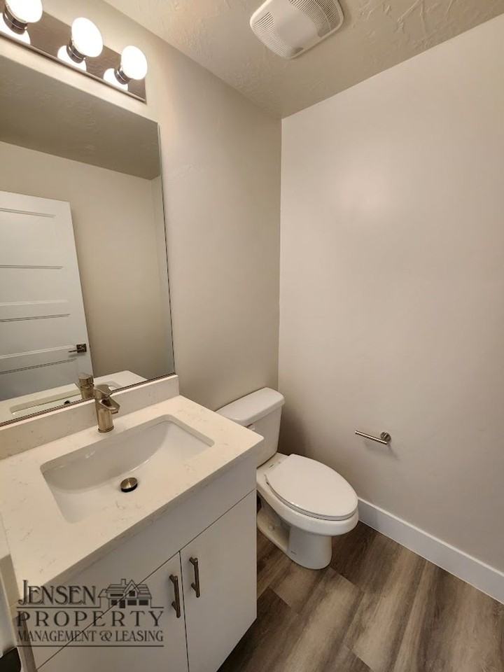 695 Eureka Alley - Photo 5 of 31