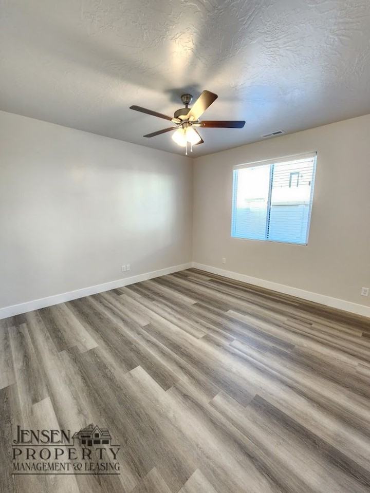 695 Eureka Alley - Photo 6 of 31