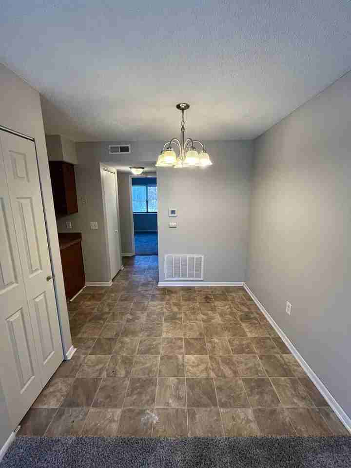223 S Ivy Ln - Photo 4 of 10