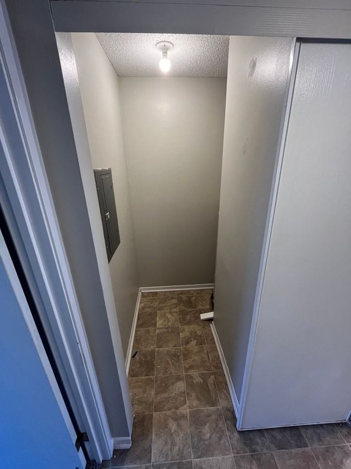 223 S Ivy Ln - Photo 7 of 10