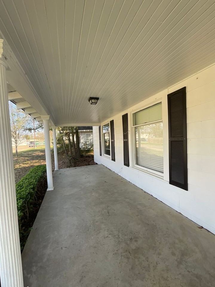 613 West 1st Street - Photo 2 of 11