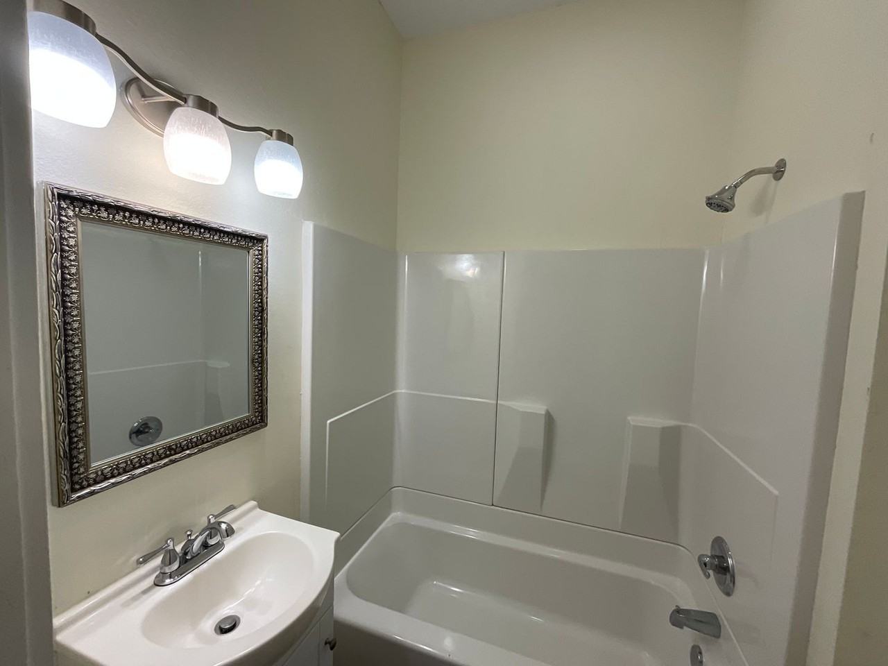 613 West 1st Street - Photo 7 of 11