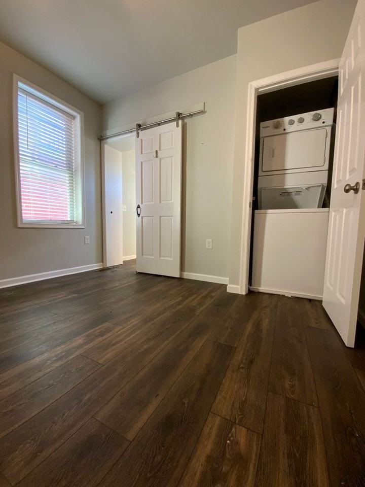 236 East Ross Street - Photo 4 of 6