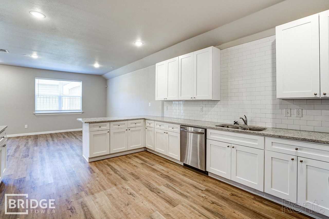 1252 Sunnyvale Ln - Photo 4 of 28