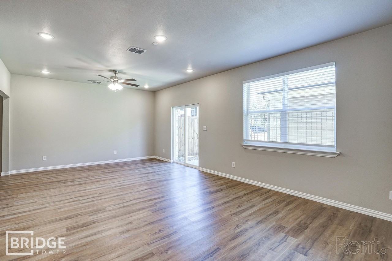 1252 Sunnyvale Ln - Photo 6 of 28