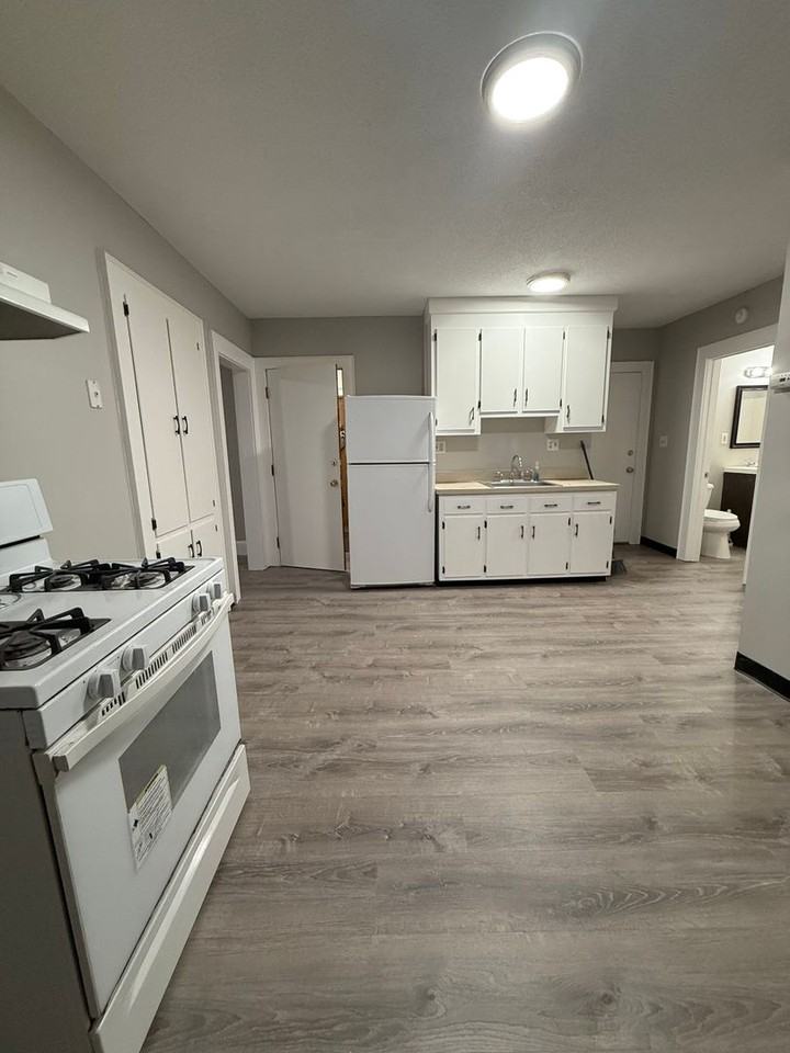 579 Burritt Street - Photo 4 of 14