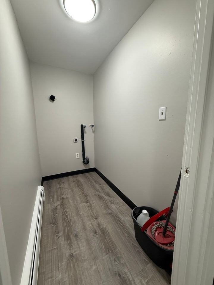 579 Burritt Street - Photo 7 of 14