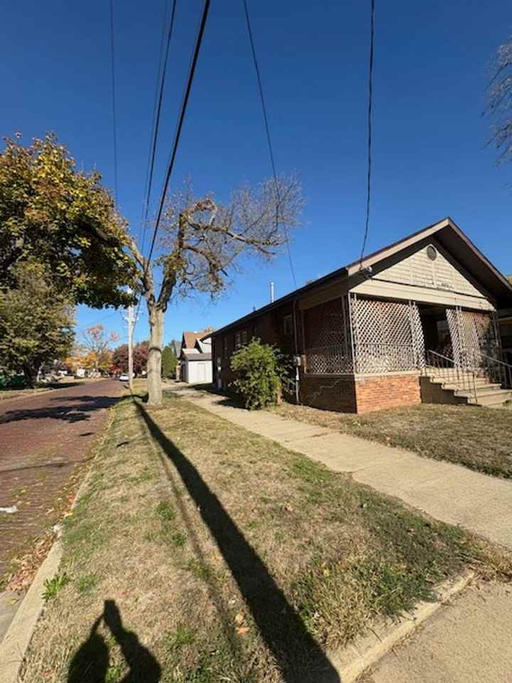 1001 East Republic Street