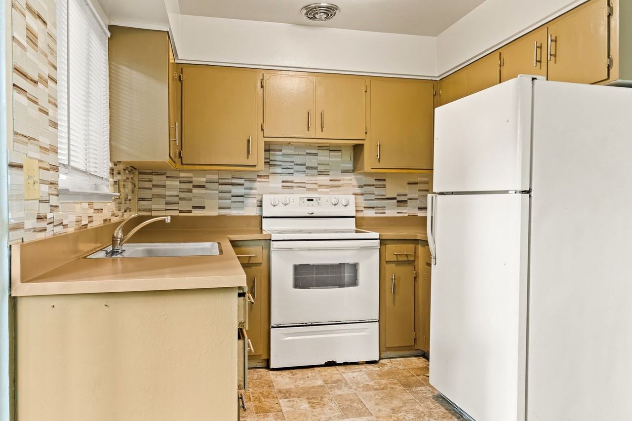 26580 Chisholm Court #04 - Photo 7 of 19