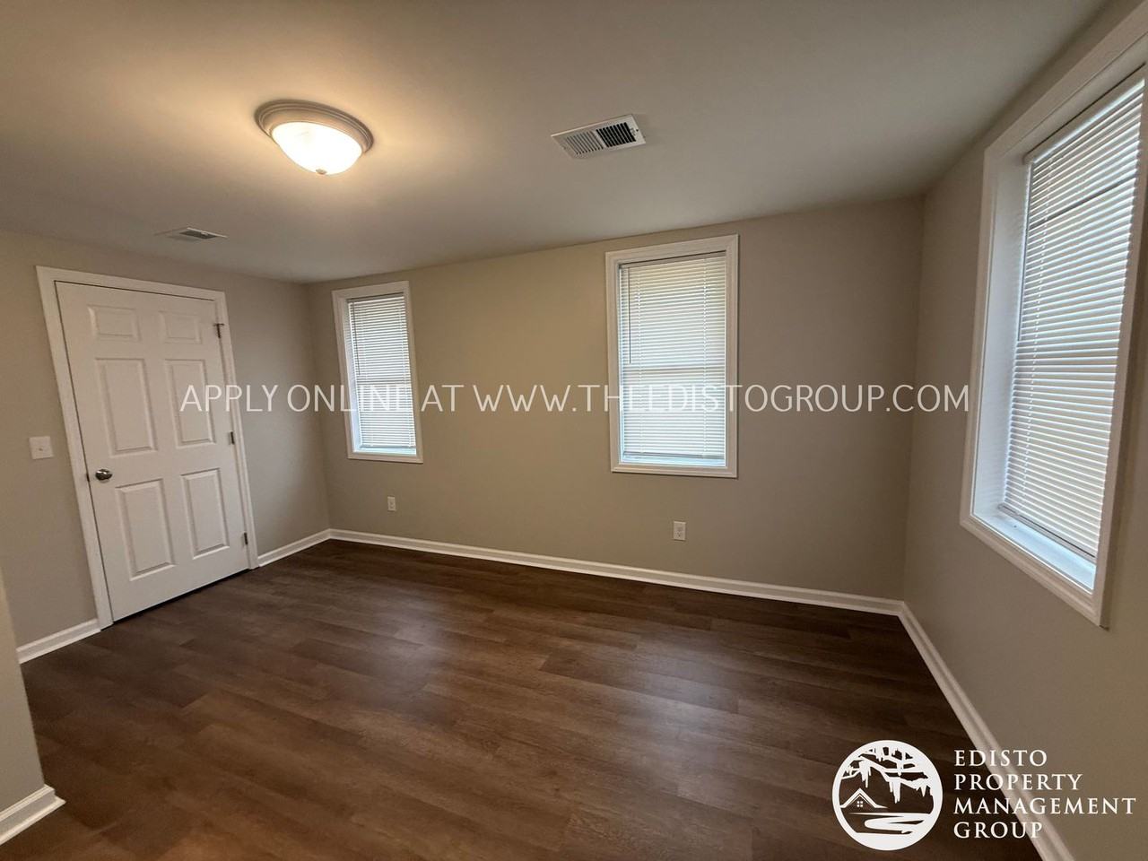 587 Bayne St - Photo 4 of 10