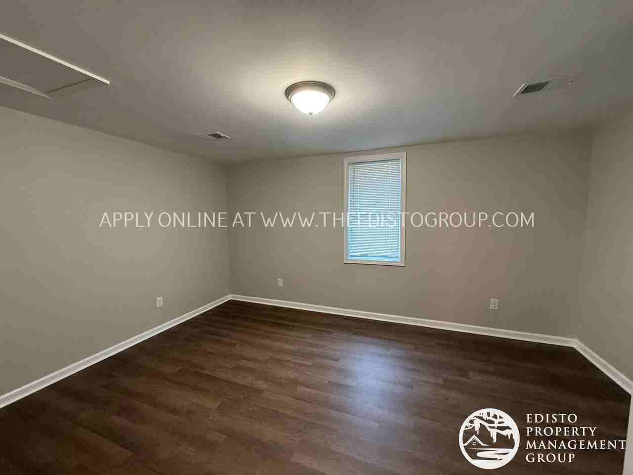 587 Bayne St - Photo 6 of 10