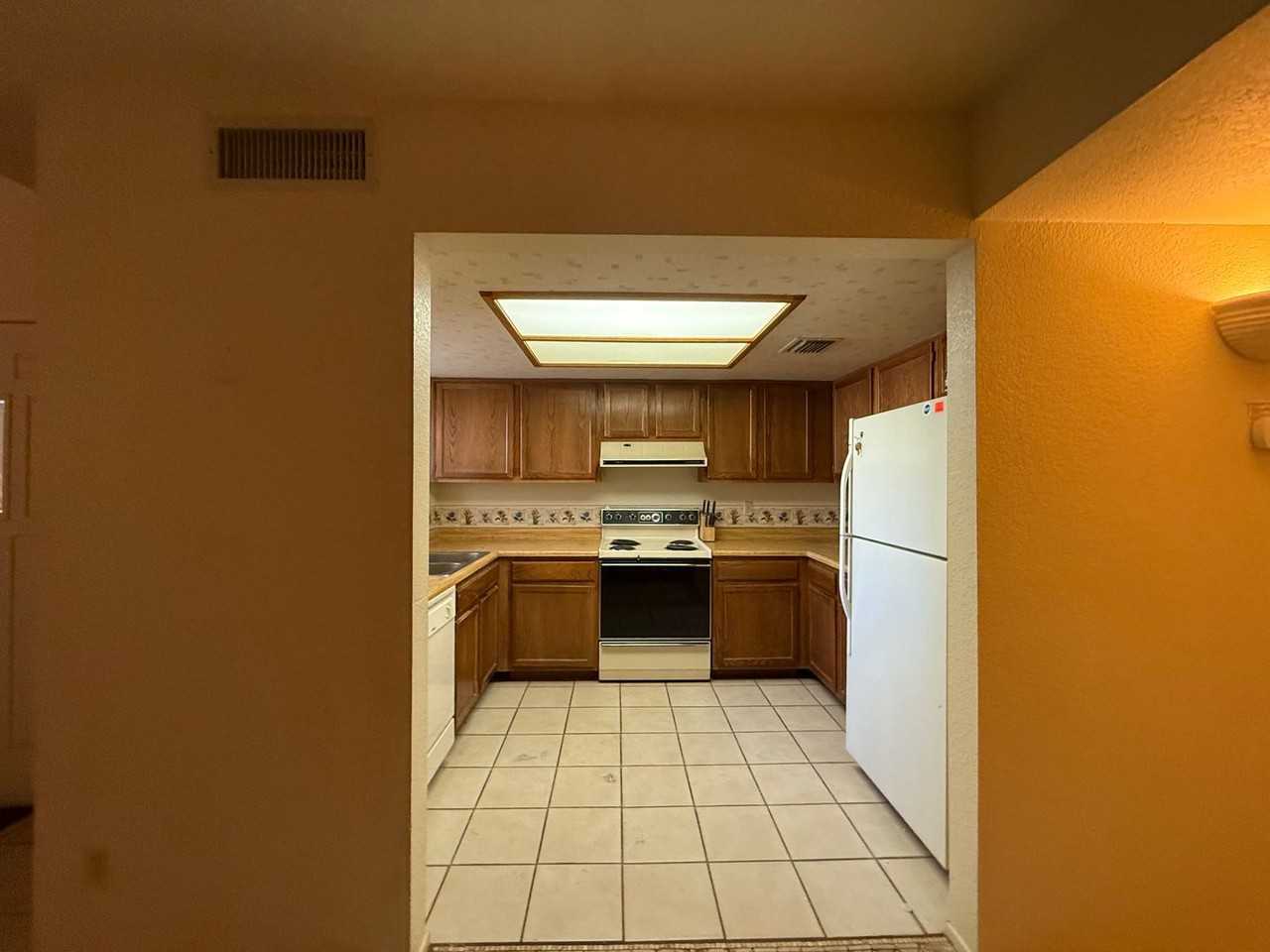 1800 Club House Drive #77 - Photo 5 of 21