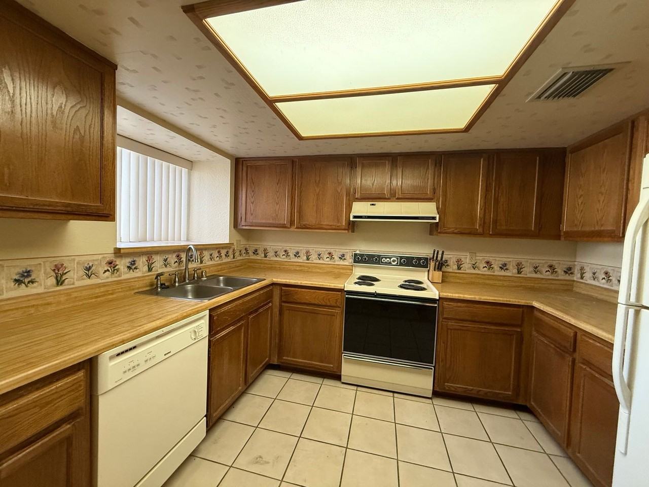 1800 Club House Drive #77 - Photo 6 of 21