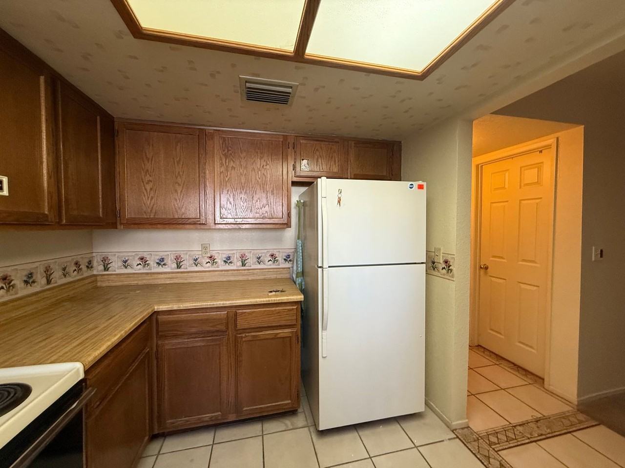 1800 Club House Drive #77 - Photo 7 of 21