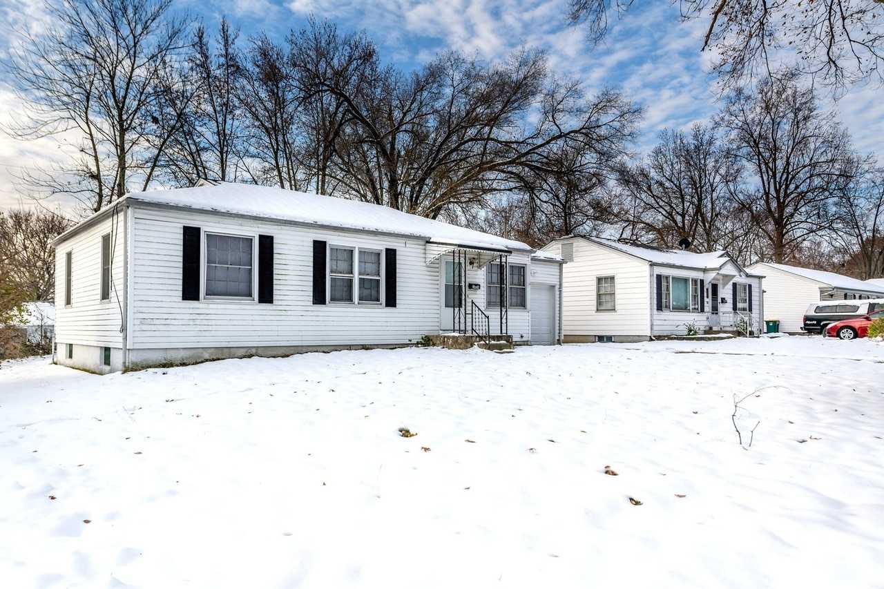 1426 Akron Dr - Photo 3 of 31