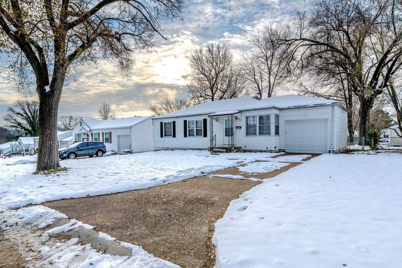 1426 Akron Dr - Photo 4 of 31