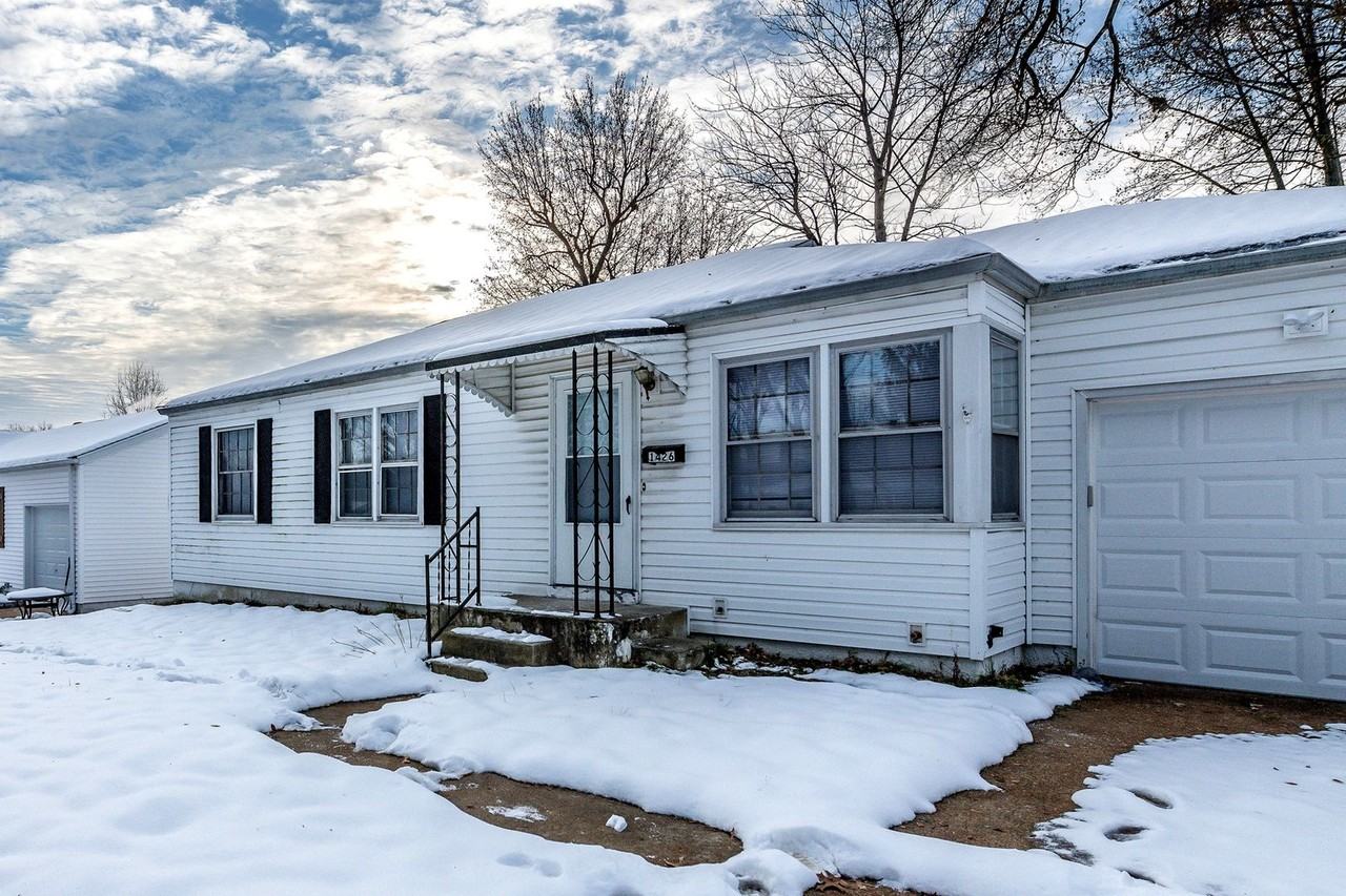 1426 Akron Dr - Photo 2 of 31