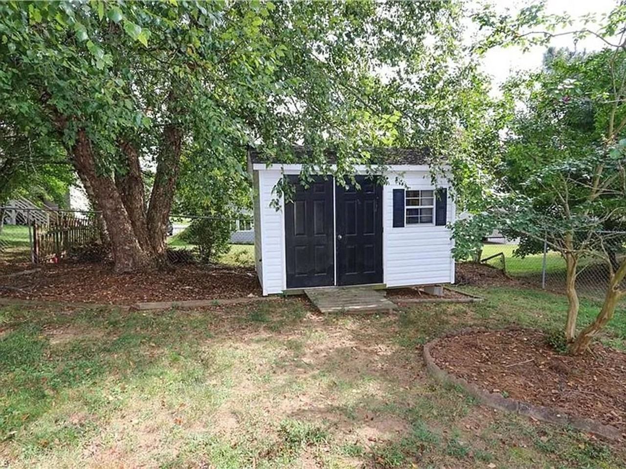 4820 Manteo Lane - Photo 5 of 27